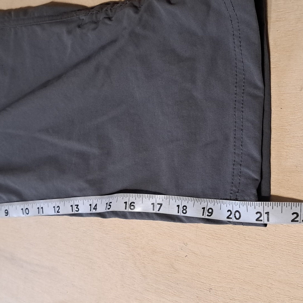 PA39 Eddie Bauer Charcoal Cropped Hiking Pant Lightweight Stretch Cargo Pockets - Picture 9 of 11